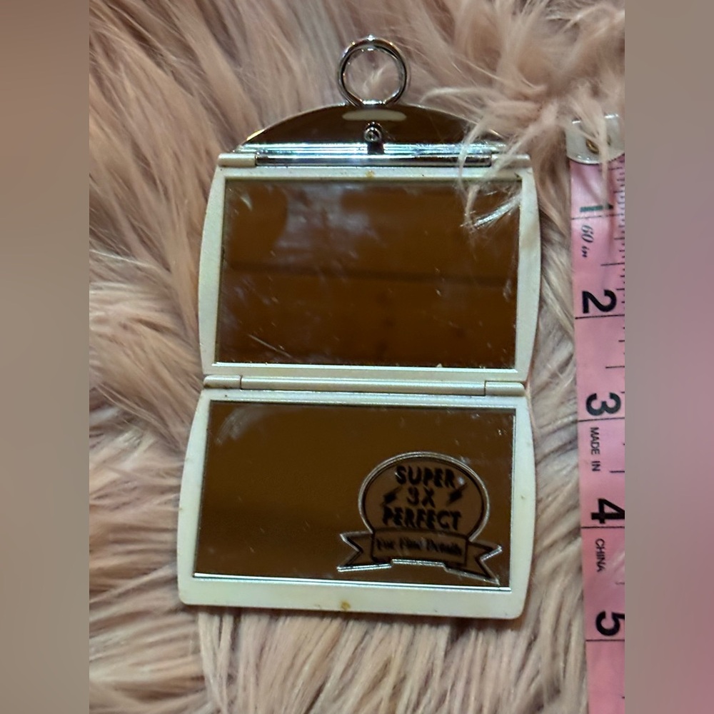 💎💎RARE… Swarovski Crystal-Embellished White and Gold Vintage Compact Mirror💎💎 - Picture 7 of 11